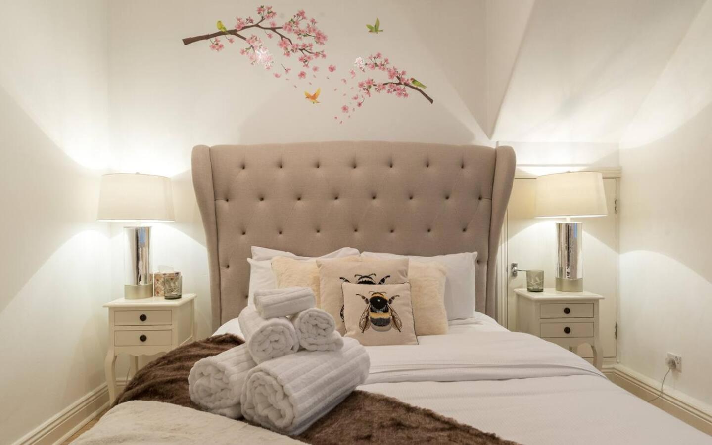 Spacious 1 Bed Sloane Square * Londres